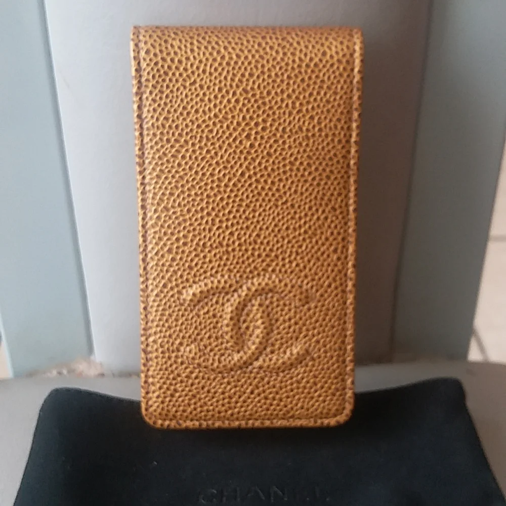 Authentic Chanel Caviar -iPhone 4 case wallet
